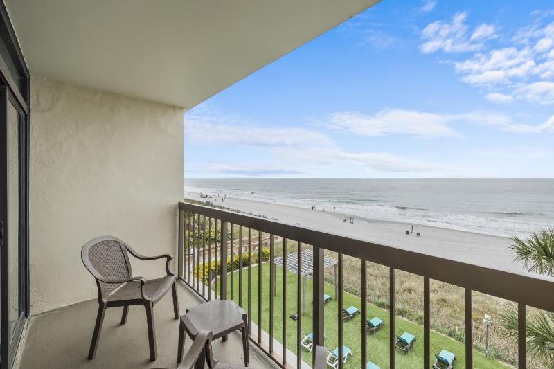Deluxe Room with Two Queen Beds - Oceanfront image 2