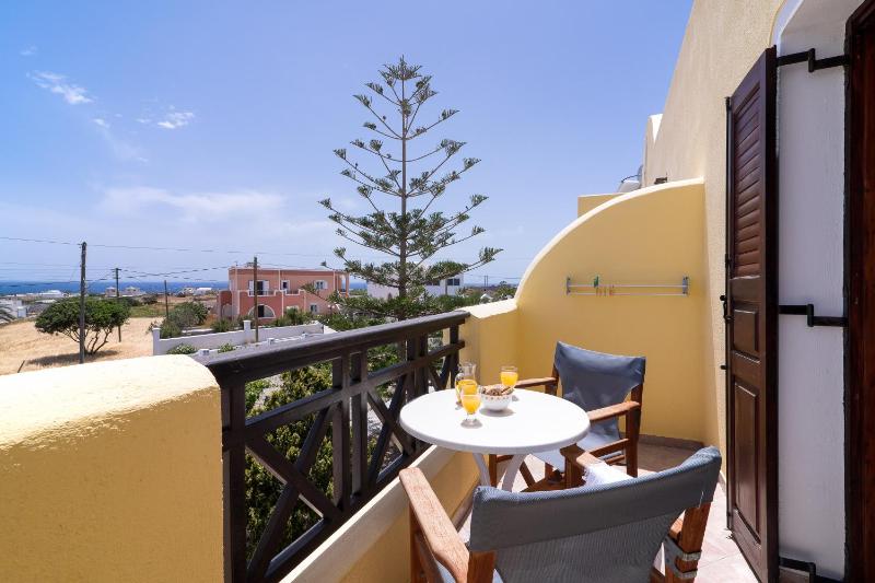 Apartment - Split Level with Partial Sea View image 2