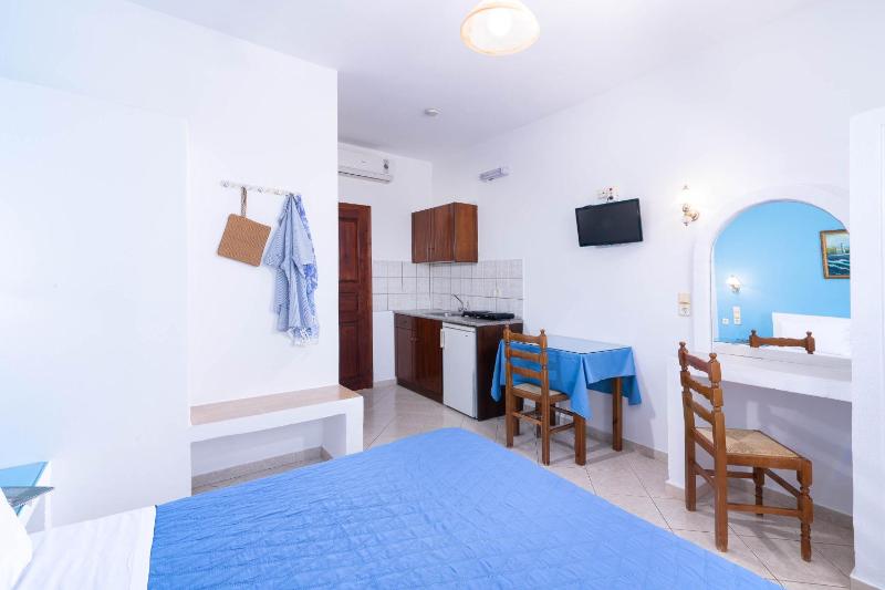 Superior Studio with Partial Sea View (2 adults) image 4