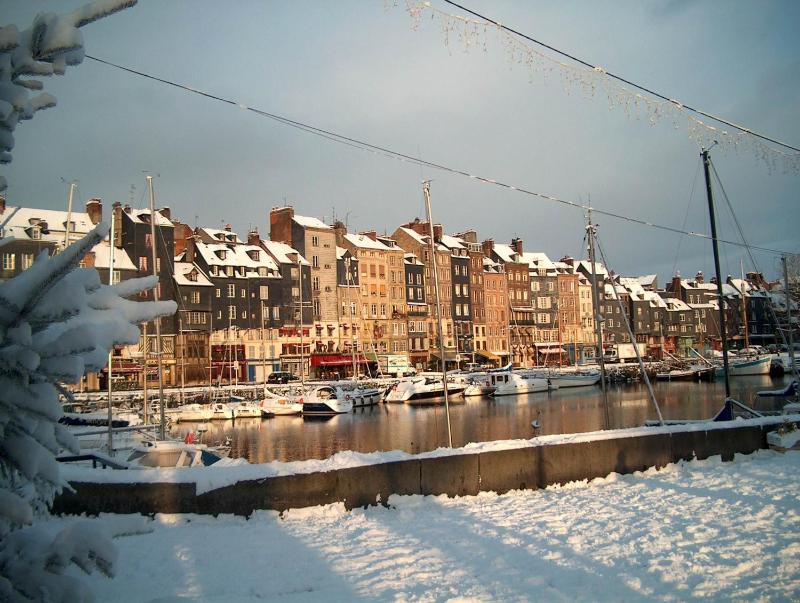Escapade au coeur de Honfleur avec parking privé et vue panoramique - image 2