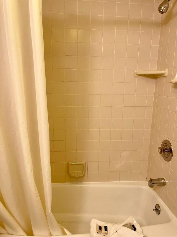 Queen Room image 2