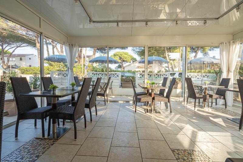 Hôtel Le Méditerranée - image 44