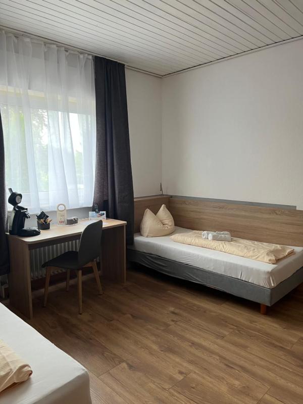 Standard Twin Room image 1