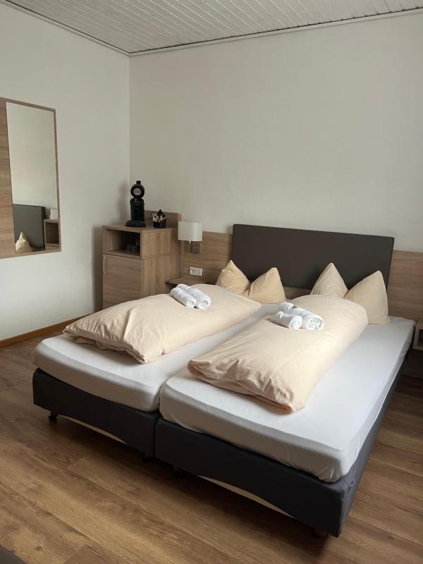 Double Room image 4
