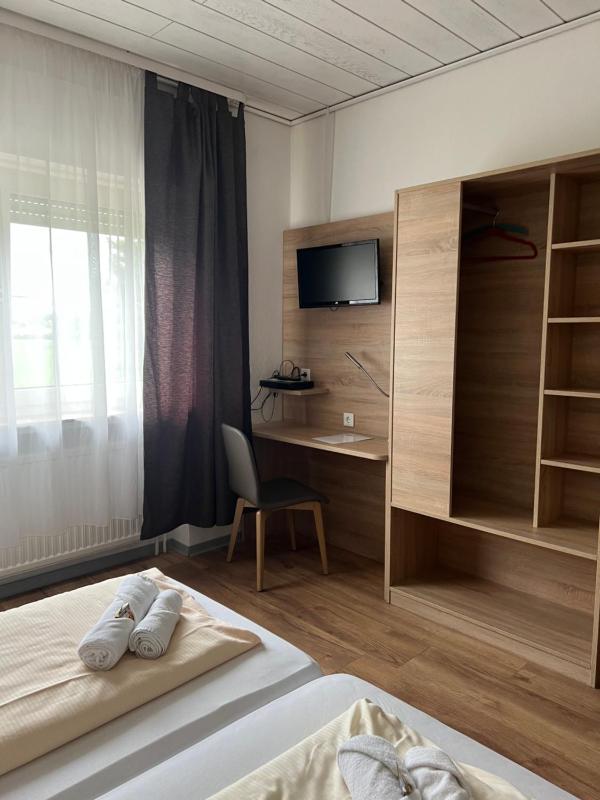 Double Room image 3