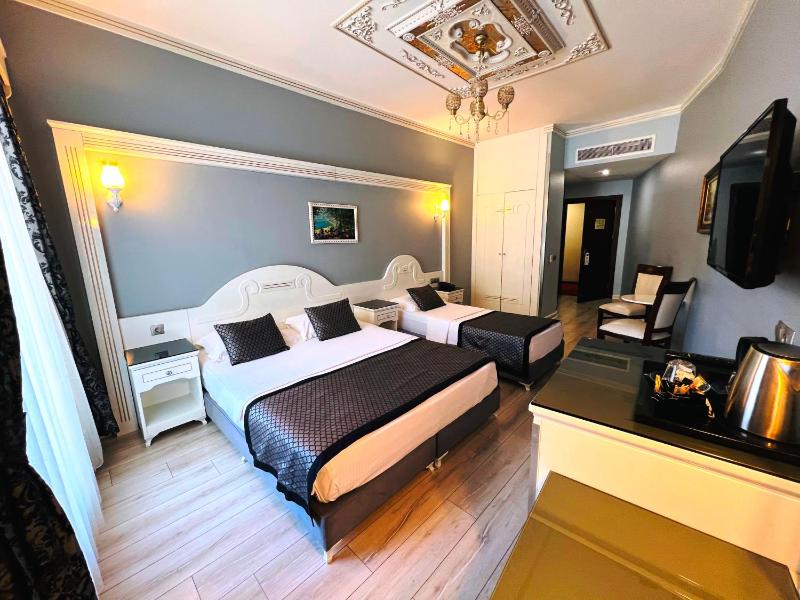 Superior Triple Room image 3