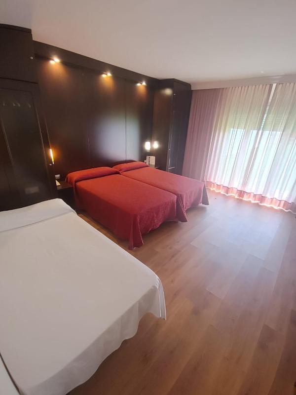 Superior Triple Room image 2