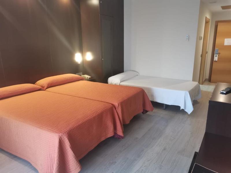 Standard Triple Room image 1