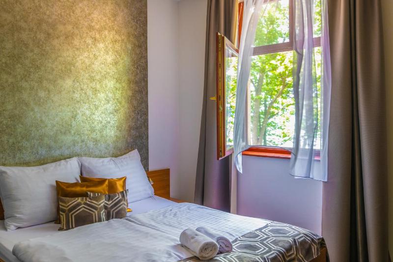 Double Room with Lake View image 1