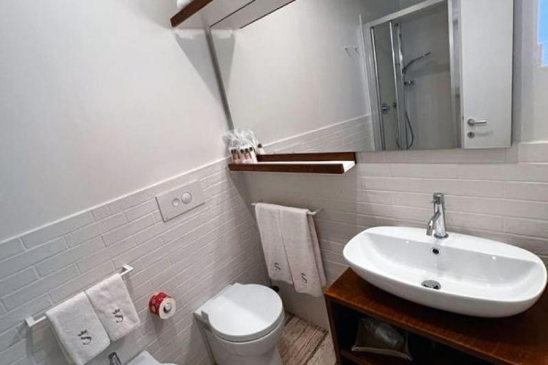 Deluxe Room image 4