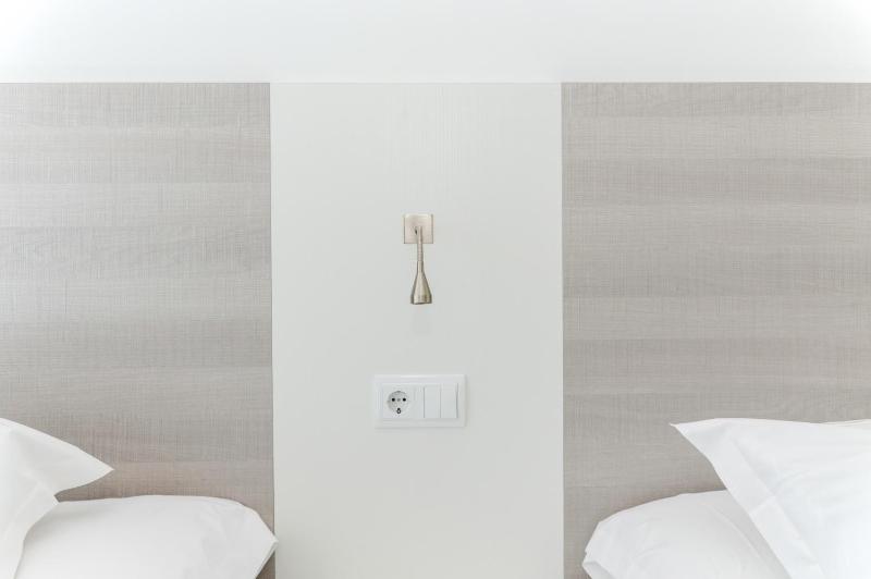Triple Room with Pool View image 4