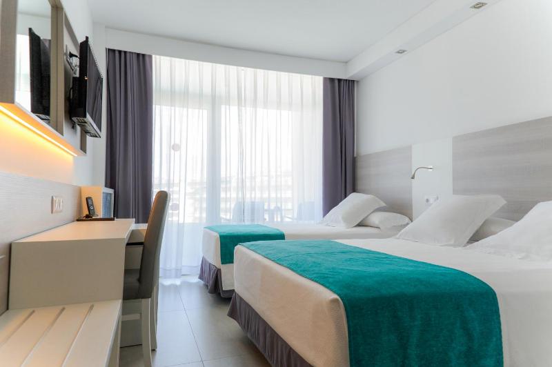 Triple Room (2 Adults + 1 Child) image 4