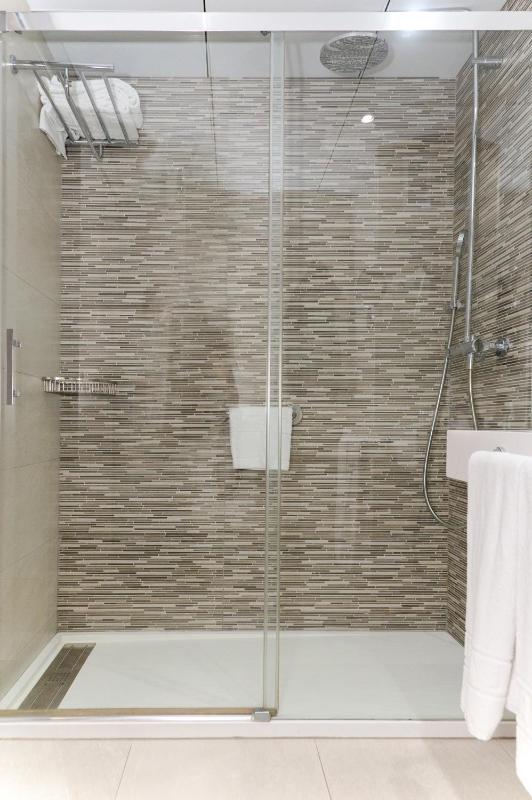 Triple Room (2 Adults + 1 Child) image 2