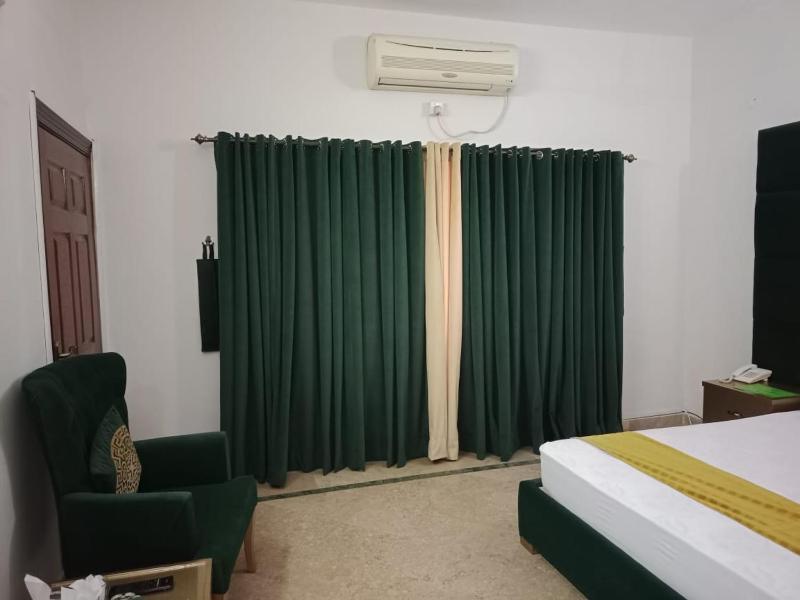 Deluxe Double Room with Balcony image 2