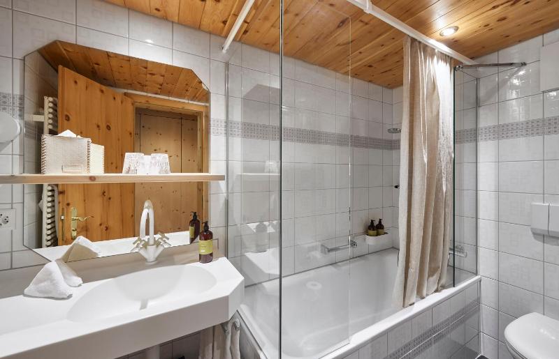 Classic Double Room with Balcony image 3