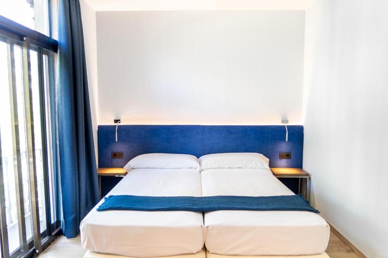 Double or Twin Room (1 or 2 adults) image 1