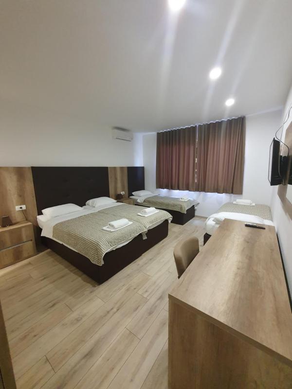Deluxe Quadruple Room image 4
