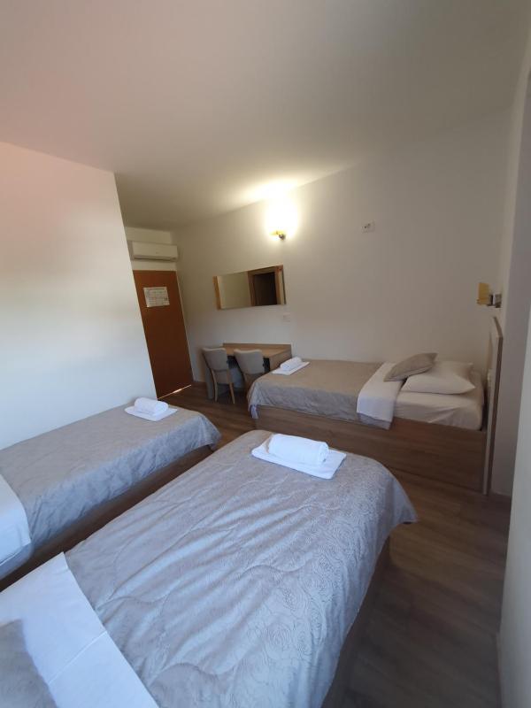 Triple Room with Mountain View image 3