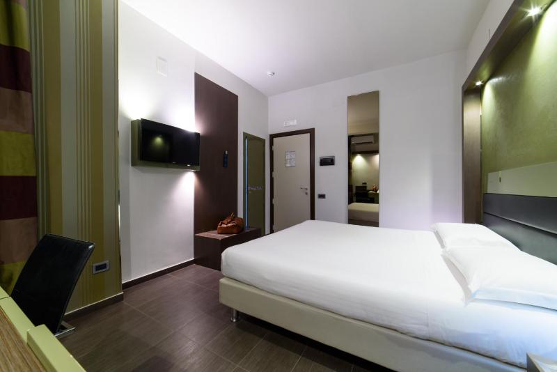 Standard Double Room image 4