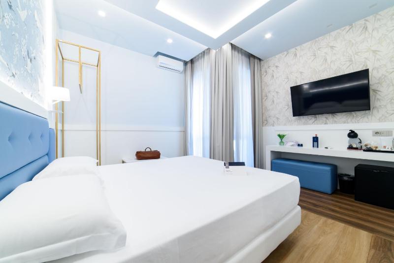 Deluxe Double Room image 3