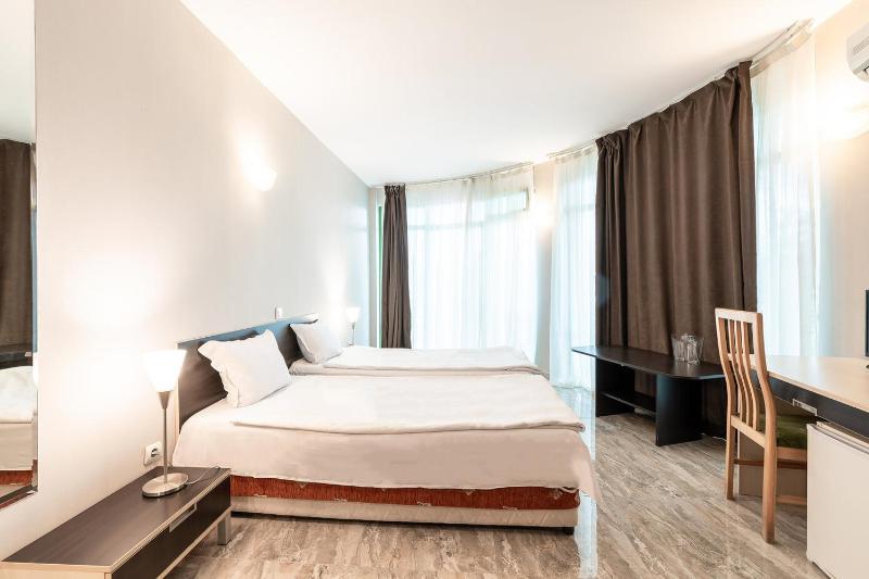 Junior Suite with Balcony image 1