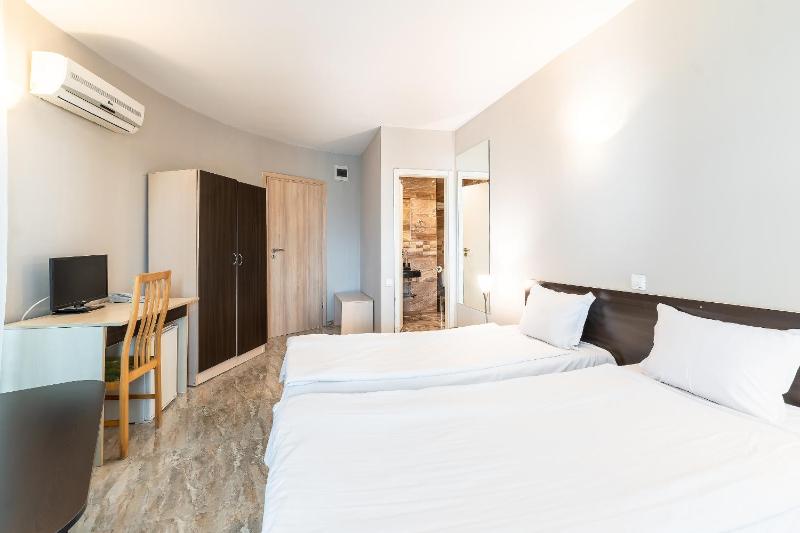 Junior Suite with Balcony image 4