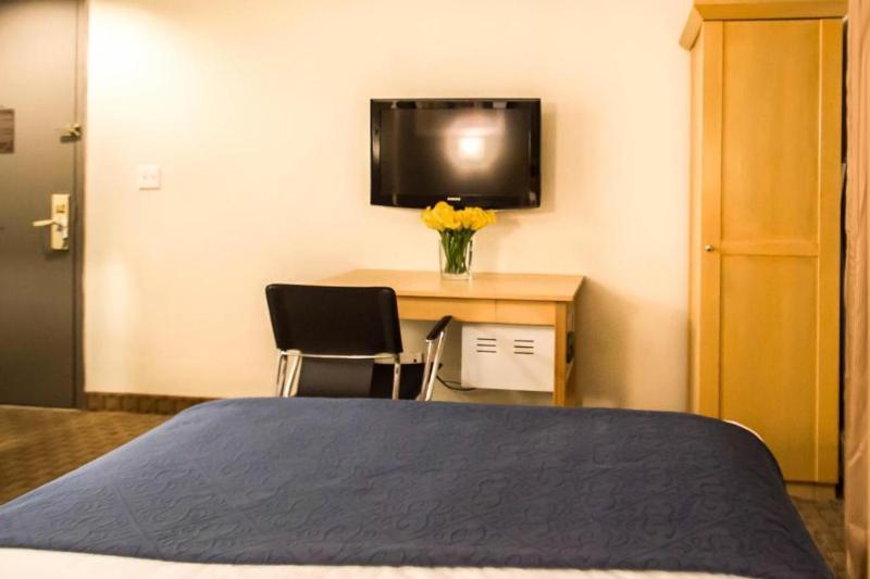 King Room - Non-Smoking image 2