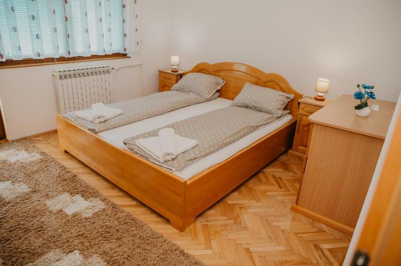 Deluxe Double Room with Balcony image 3