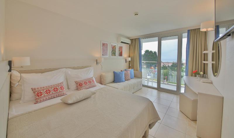 Double Room image 4
