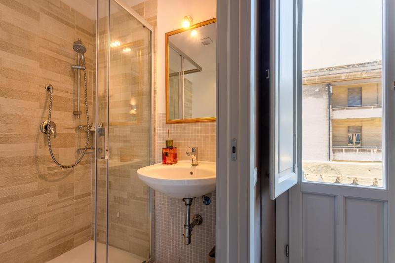 Triple Room with Balcony image 4
