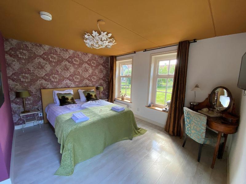 Deluxe Double Room image 1