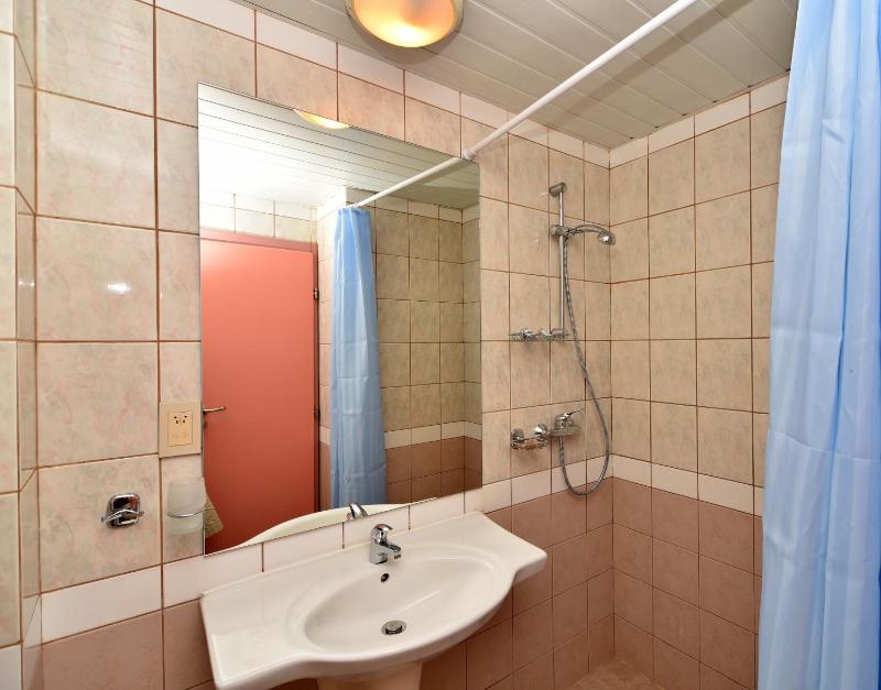 Double or Twin Room image 3