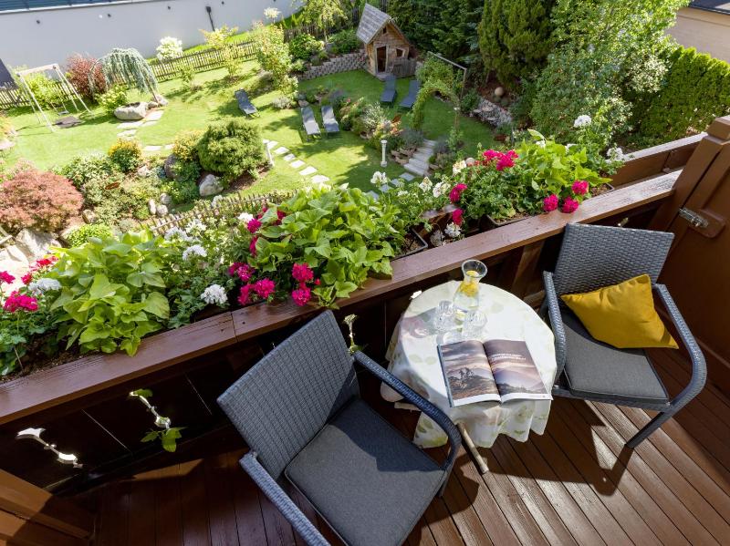Deluxe Double Room with Balcony image 4