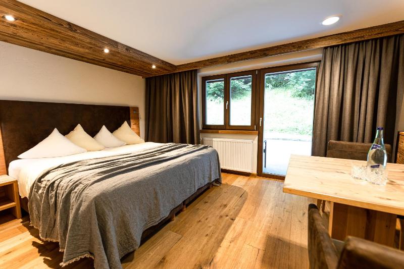 Deluxe Double Room with Balcony image 1