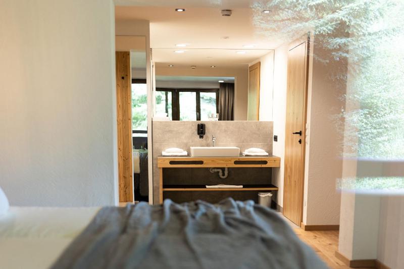 Superior Double Room with Balcony image 3