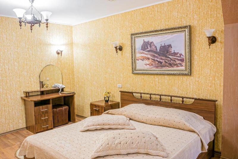Standard Twin Room image 1