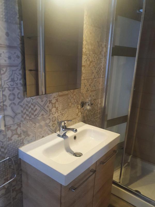 Quadruple Room with Private Bathroom image 2