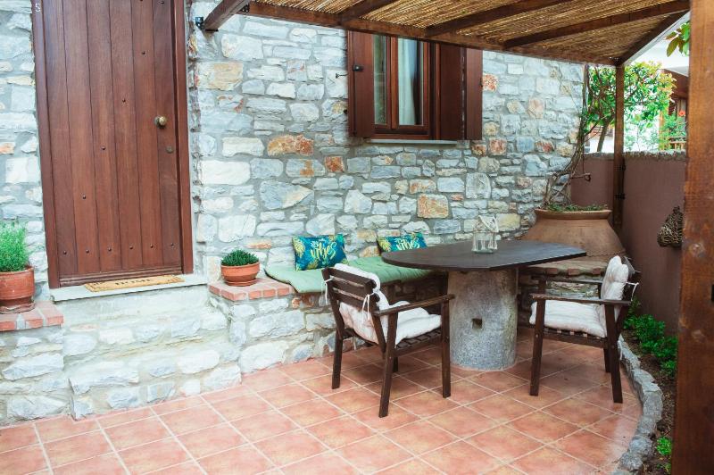 Studio (3 Adults) with Mountain View image 2