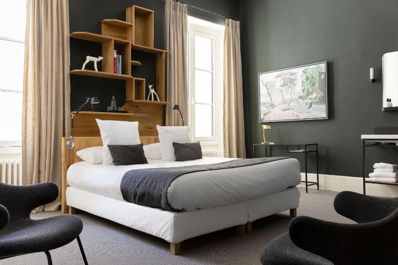 Deluxe Double Room with Park View image 1