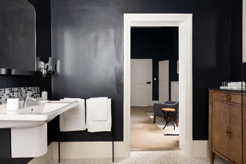Deluxe Double or Twin Room with Garden View image 3