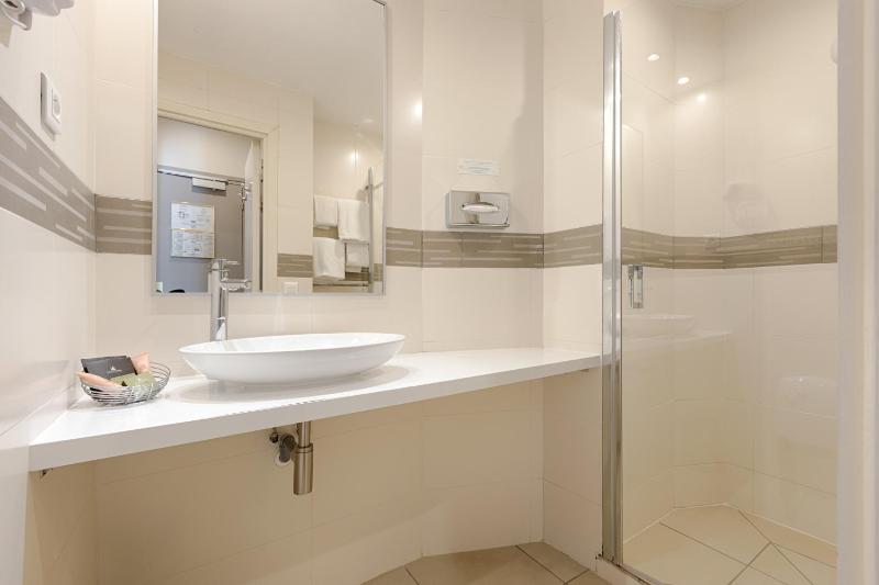Superior Double Room image 3