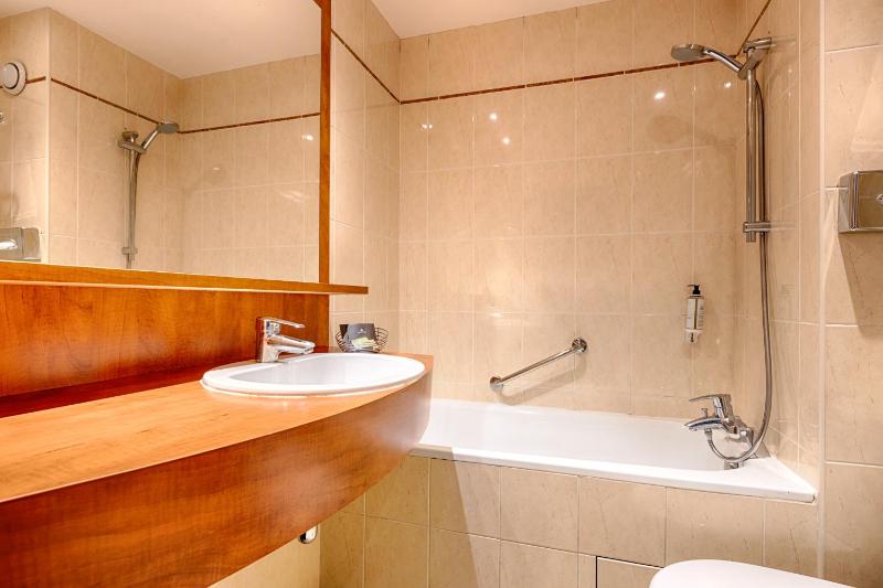 Double Room image 4