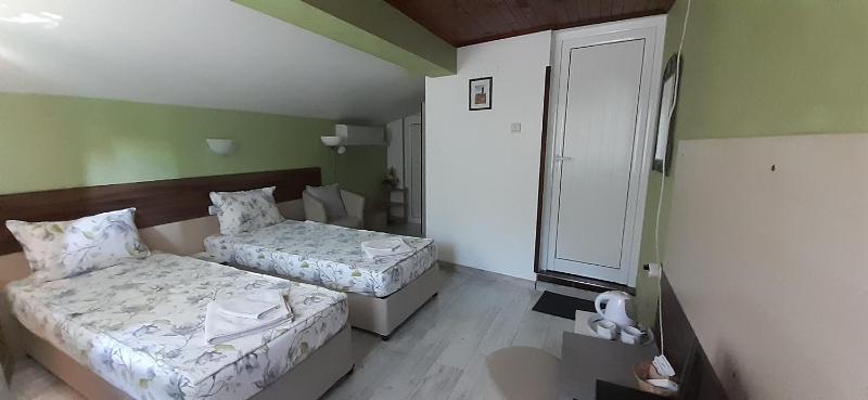 Small Twin Room image 1