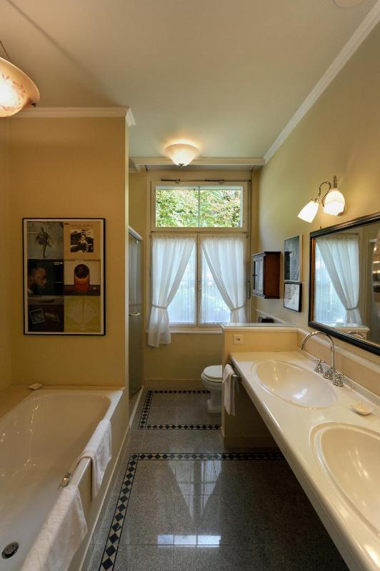 Junior Suite (3 Adults) image 2