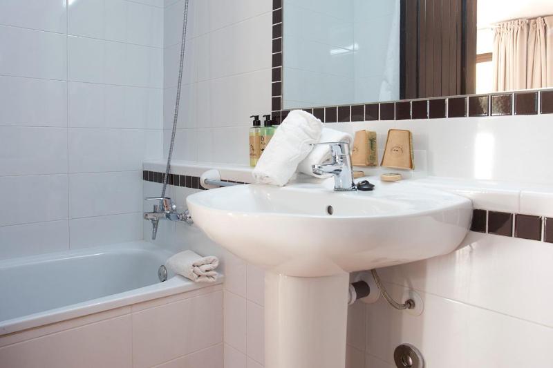 Superior 2 bedrooms apartment garden view image 4