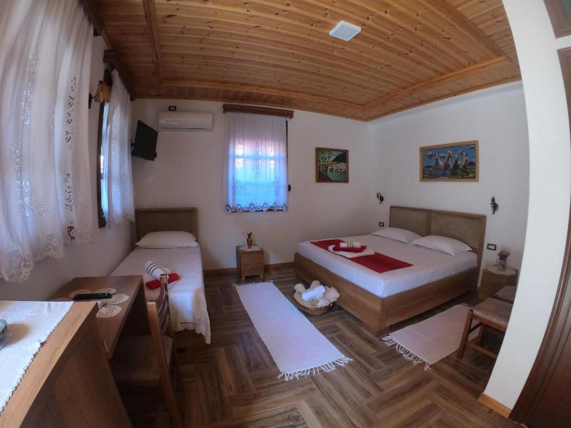 Arben Qemeri Guest House - image 3