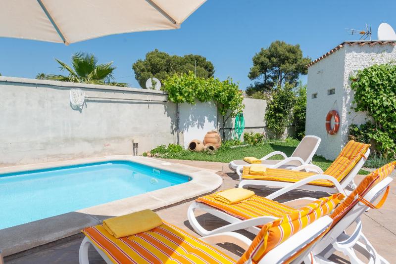 Villa Luna beach and pool - image 3