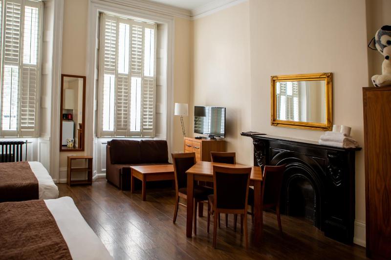 Quadruple Room image 2