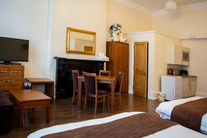 Quadruple Room image 3