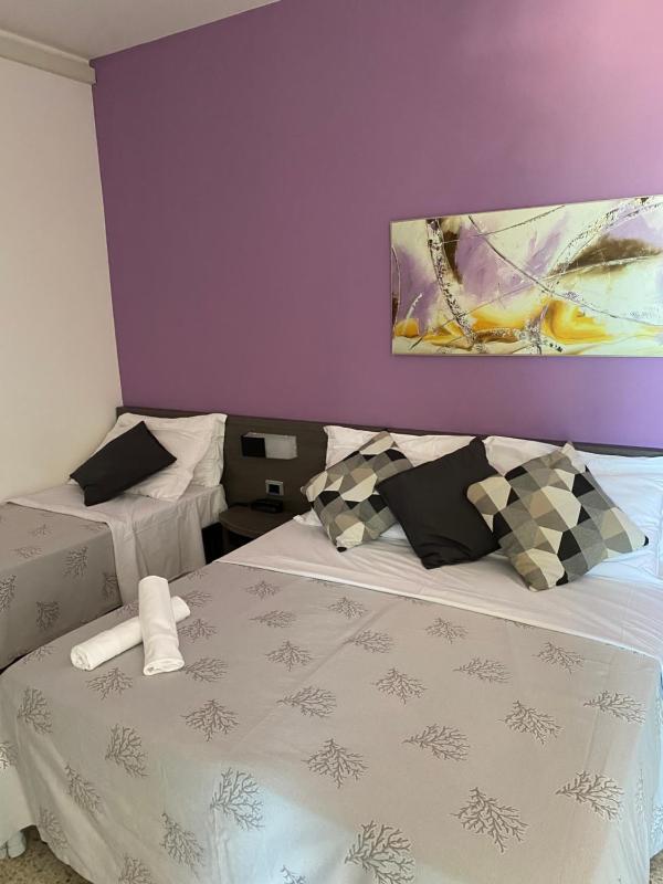 Standard Triple Room with Sea View image 1